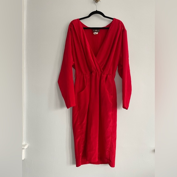 JT Dress Dresses & Skirts - Vintage red JT Dress | midi | Size 16